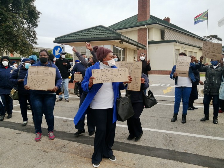 community-healthcare-workers-sick-of-being-paid-peanuts-groundup